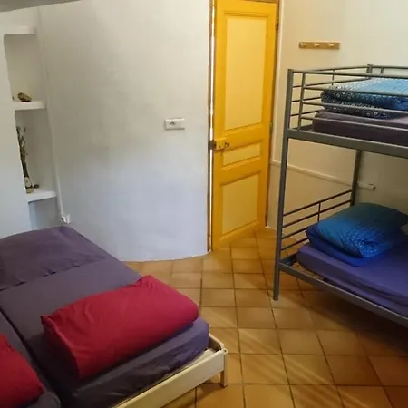 D'hôtes Saint Roch Alojamento de Acomodação e Pequeno-almoço 3*